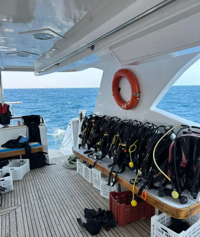 Yacht de croisière plongée